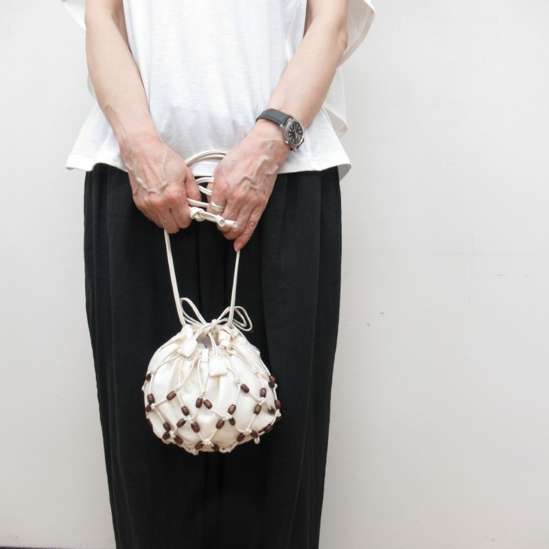 【SALE】shesay ウッドビーズを編み込んだマクラメショルダーバッグ/NT